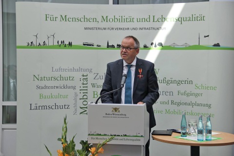 Minister Hermann vergab das Verdienstkreuz am Bande des Verdienstordens der Bundesrepublik Deutschland an Herrn Prof. Dr. Franz Brümmer von der Universität Stuttgart (06.09.2014)
