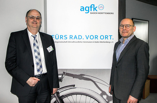 Verkehrsminister Hermann im Gespräch mit Karlsruhes Bürgermeister Michael Obert, Vorstandsvorsitzender der AG Fahrradfreundlicher Kommunen. 