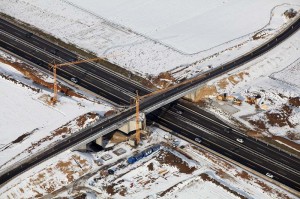 Baustelle-A8-Hohenstadt-neue-Bruecke-Winter-Luftbild_RP Tuebingen_voll