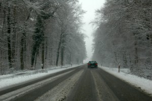 Schnee auf der Straße - Foto: Ralf Henze