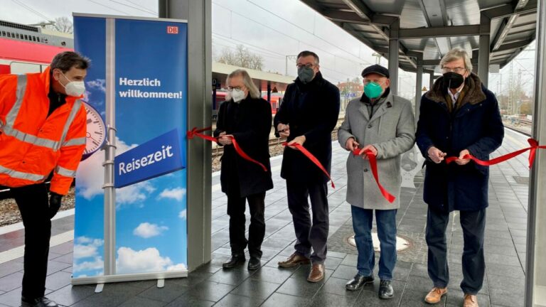 Pünktlich zum Fahrplanwechsel können Fern- und Regionalzüge am neuen Bahnsteig in S-Vaihingen halten