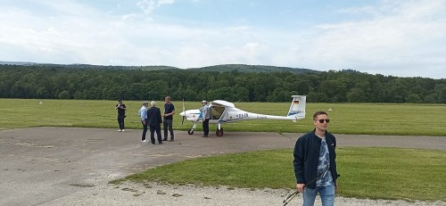 08. Juni Winne Hermann kurz vor dem Flug mit dem Elektroflugzeug